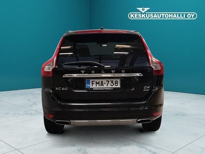 Käytetty Volvo XC60 Business Edition 190 HP (139 kW) 2016 Musta Katumaasturi