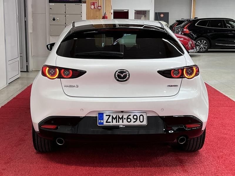 Käytetty Mazda 3 Luxury 122 HP (89 kW) 2019 Viistoperä