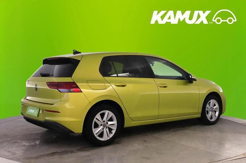 Käytetty VW Golf VIII Edition 150 HP (110 kW) 2020 Keltainen / beige Sedan