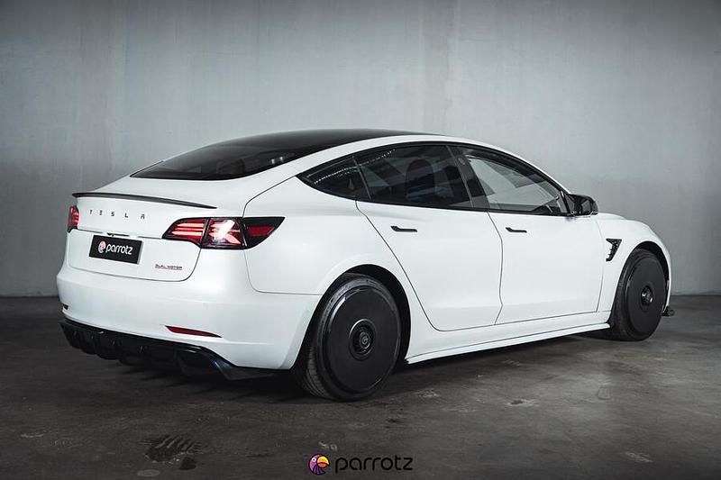 Käytetty Tesla Model 3 Performance 355 kW (483 HP) 2019 Sedan