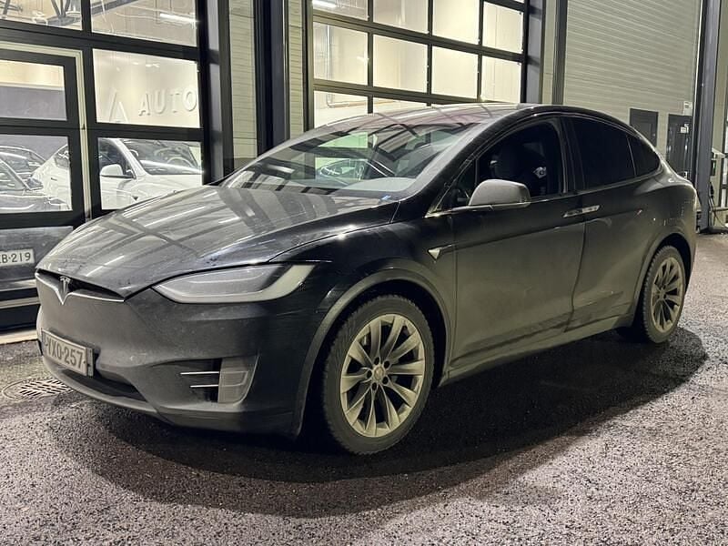 Käytetty 2017 Tesla Model X Katumaasturi | 28 870 € (Perustarjous) - Kuva 1/2