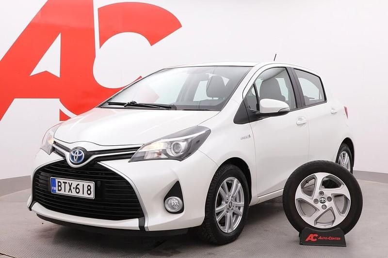 Käytetty Toyota Yaris Hybrid Active 101 HP (74 kW) 2016 Valkoinen Viistoperä