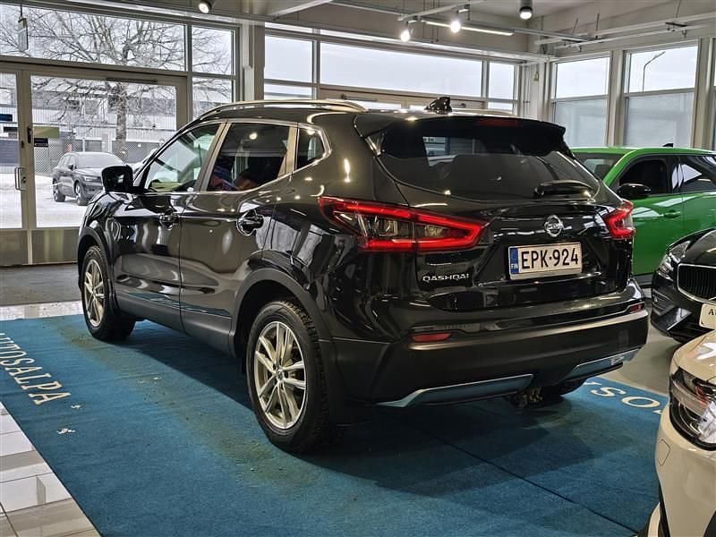Käytetty Nissan Qashqai 360º 116 HP (85 kW) 2018 Musta Katumaasturi