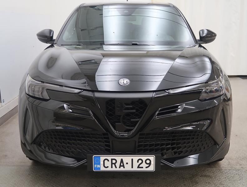Käytetty Alfa Romeo Junior Edizione Speciale 114 kW (156 HP) 2024 Musta Katumaasturi