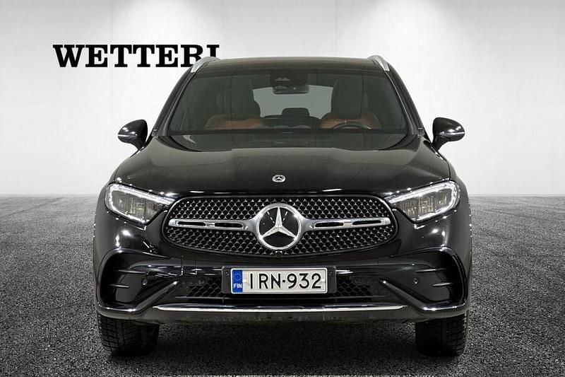 Käytetty Mercedes GLC300e AMG 313 HP (230 kW) 2024 Musta Katumaasturi