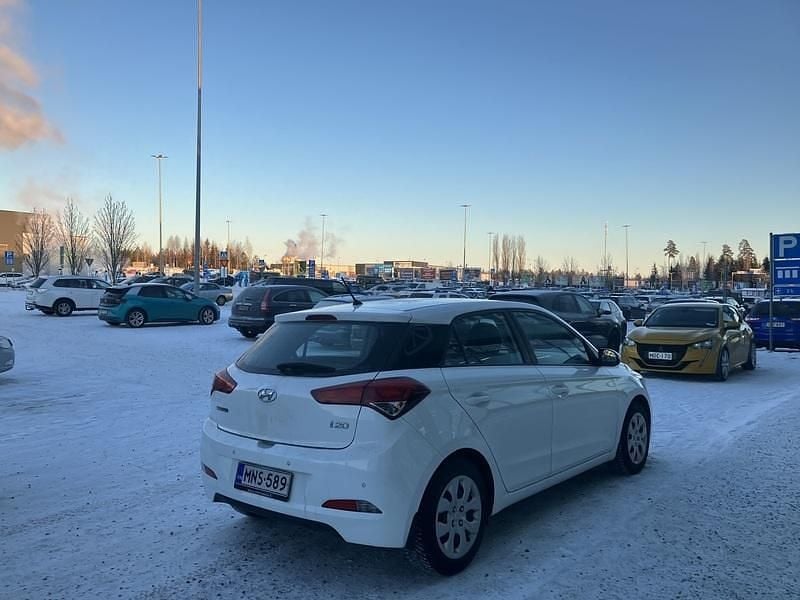 Käytetty Hyundai i20 Comfort 84 HP (61 kW) 2018 Viistoperä