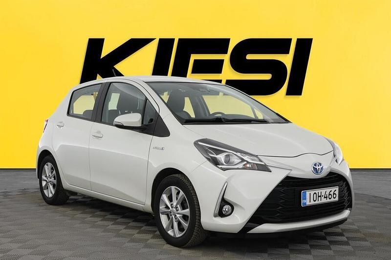 Käytetty Toyota Yaris Hybrid Active 73 HP (53 kW) 2018 Viistoperä