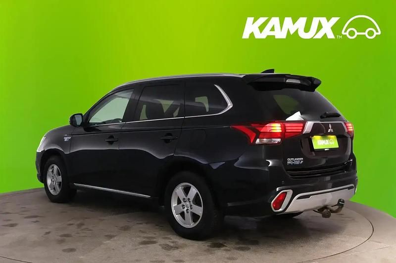 Käytetty Mitsubishi Outlander P-HEV Invite 135 HP (99 kW) 2020 Musta Katumaasturi