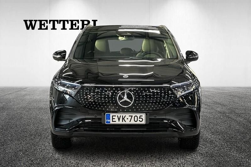 Käytetty Mercedes EQA300 Business 167 kW (228 HP) 2025 Musta Katumaasturi