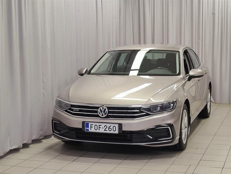 Käytetty VW Passat GTE 218 HP (160 kW) 2019 Keltainen Sedan
