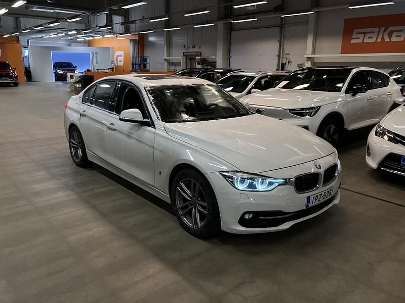 Käytetty 2016 BMW 330e iPerformance Sedan | 15 900 € (Kallis) - Kuva 1/4