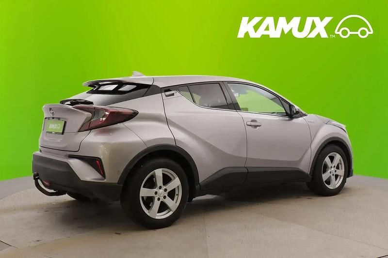 Käytetty Toyota C-HR Premium 122 HP (89 kW) 2017 Hopea / harmaa Katumaasturi
