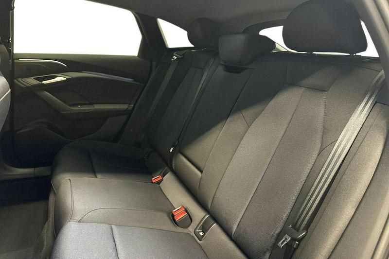 Uusi Audi A6 e-tron Design 207 kW (282 HP) 2026 Mythos musta Viistoperä