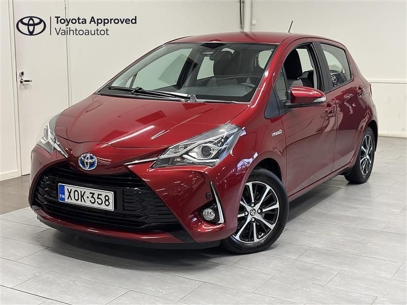 Punainen Käytetty 2018 Toyota Yaris Hybrid Active Viistoperä | 12 970 € (Perustarjous) - Kuva 1/4