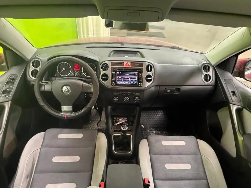 Käytetty VW Tiguan Sportline 150 HP (110 kW) 2008 Punainen Katumaasturi