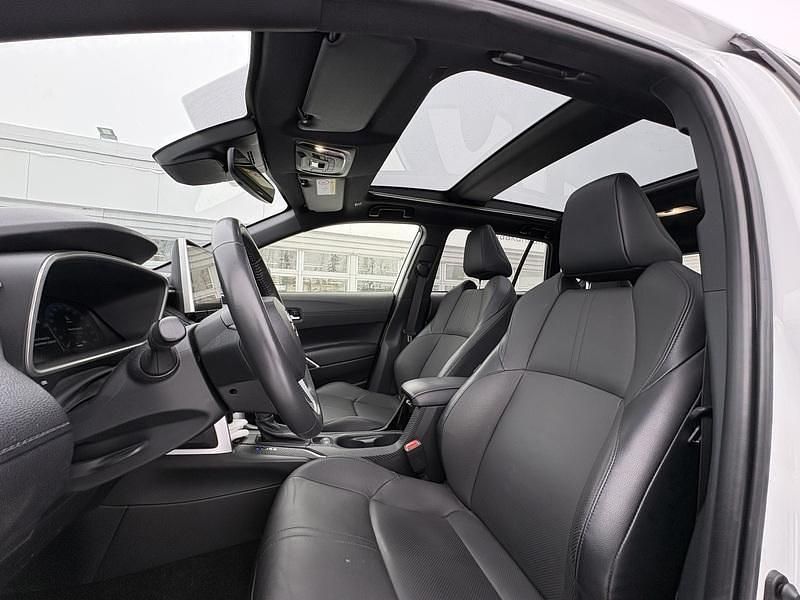 Käytetty Toyota Corolla Cross Premium 197 HP (144 kW) 2024 Valkoinen Katumaasturi