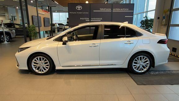 Käytetty Toyota Corolla Premium 122 HP (89 kW) 2023 Valkoinen Sedan