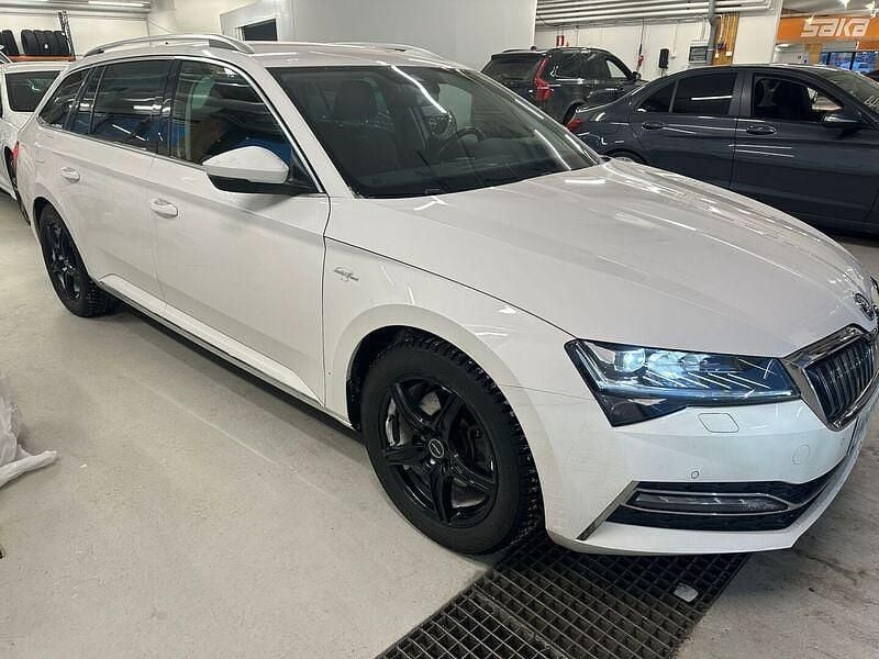 Käytetty Skoda Superb LAURIN & KLEMENT 218 HP (160 kW) 2021 Farmari