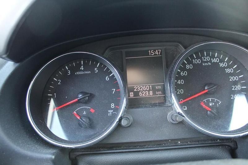 Käytetty Nissan Qashqai Acenta 117 HP (86 kW) 2011 Harmaa Katumaasturi