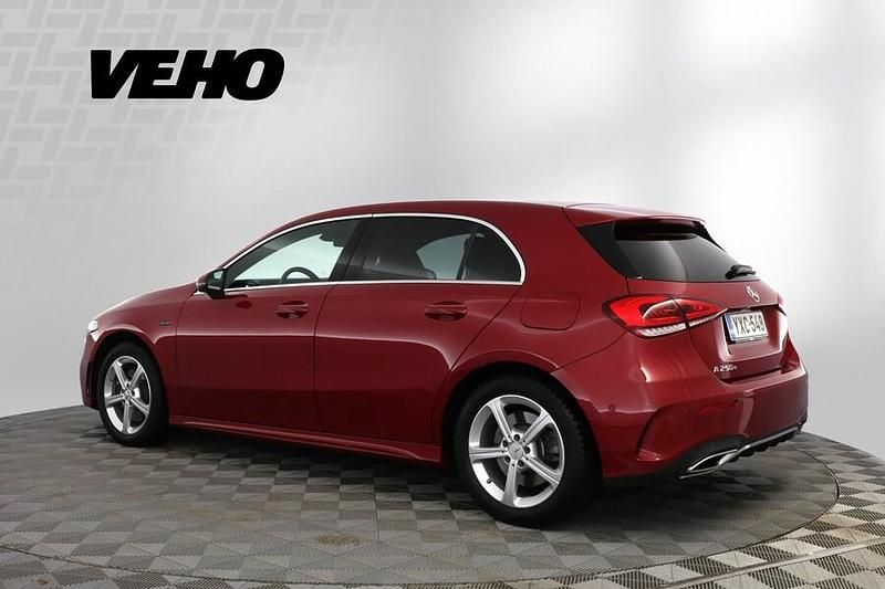 Käytetty Mercedes A250 Advantage 163 HP (119 kW) 2020 Punainen Viistoperä