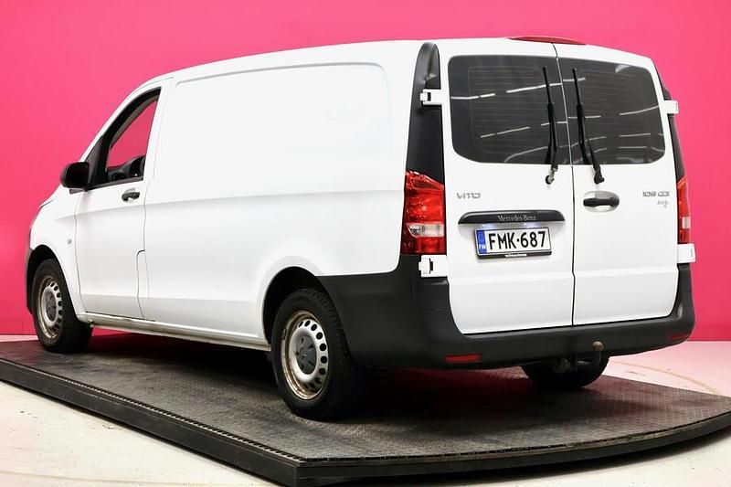 Käytetty Mercedes Vito 88 HP (64 kW) 2017 Van