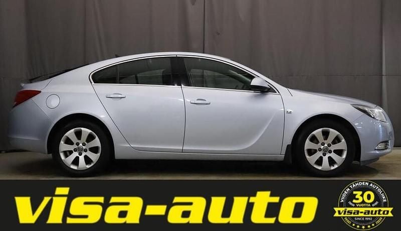 Käytetty Opel Insignia Edition 140 HP (102 kW) 2013 Hopea Viistoperä