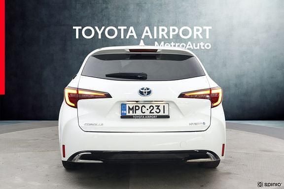 Käytetty Toyota Corolla Edition 140 HP (102 kW) 2023 Valkoinen Farmari