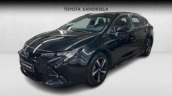 Musta Käytetty 2024 Toyota Corolla Active Farmari | 29 490 € (Perustarjous) - Kuva 1/4
