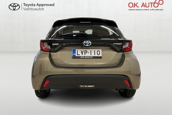 Käytetty Toyota Yaris Active 114 HP (83 kW) 2024 Ruskea Viistoperä
