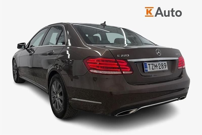 Käytetty Mercedes E220 Business 170 HP (125 kW) 2015 Ruskea (beige) Sedan
