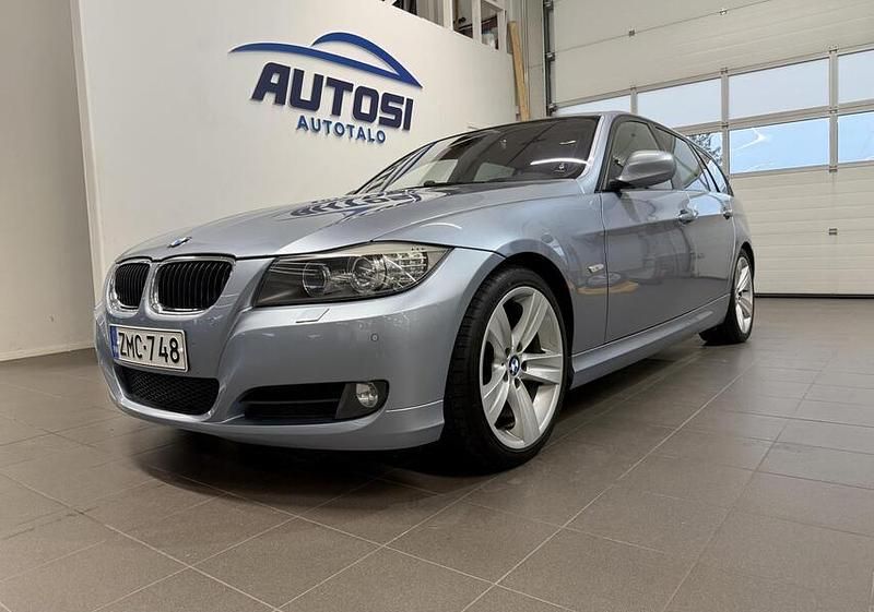 Sininen Käytetty 2009 BMW 320 M Sport Farmari | 6 440 € - Kuva 1/4