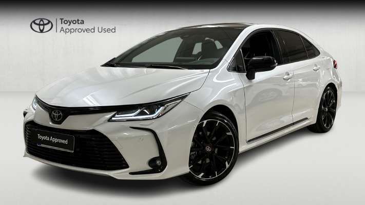 Valkoinen Käytetty 2023 Toyota Corolla Sport Sedan | 31 990 € (Perustarjous) - Kuva 1/4