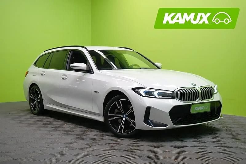 Valkoinen Käytetty 2022 BMW 330e M Sport Farmari | 33 490 € (Perustarjous) - Kuva 1/4