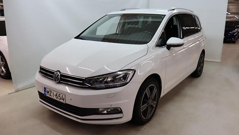 Valkoinen Käytetty 2016 VW Touran Highline Tila-auto | 12 900 € (Supertarjous) - Kuva 1/4