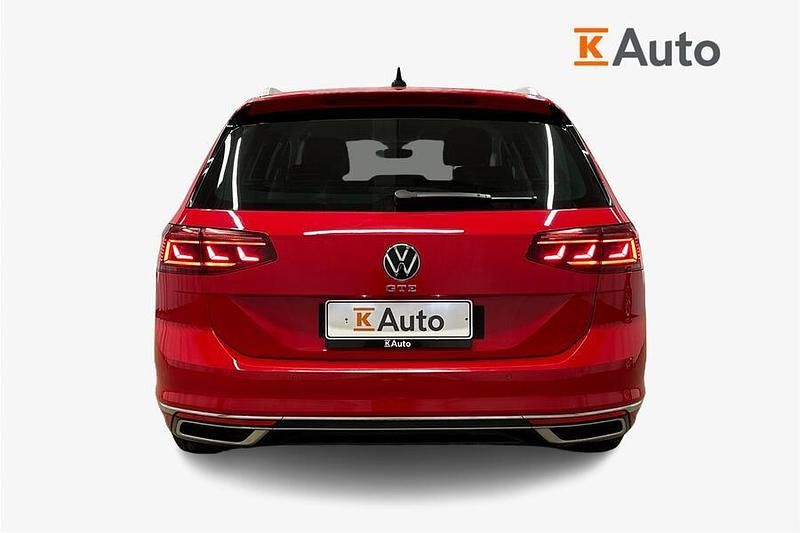 Käytetty VW Passat Executive 218 HP (160 kW) 2022 Punainen Farmari