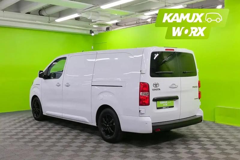 Käytetty Toyota Proace 100 kW (136 HP) 2023 Valkoinen Tila-auto