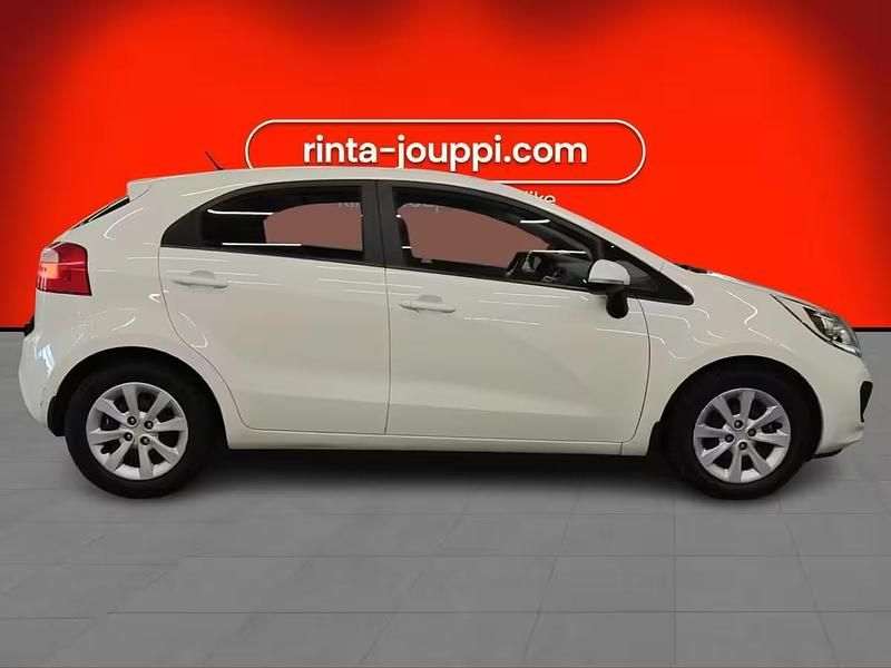 Käytetty Kia Rio Premium 109 HP (80 kW) 2013 Punainen Viistoperä