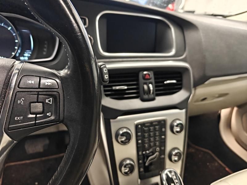 Käytetty Volvo V40 Business Edition 114 HP (83 kW) 2015 Farmari