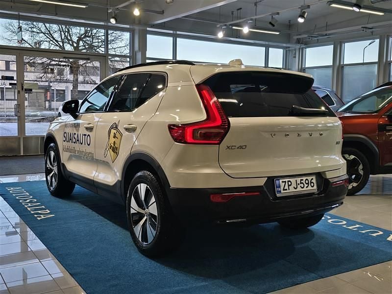 Käytetty Volvo XC40 Plus 163 HP (119 kW) 2025 Katumaasturi