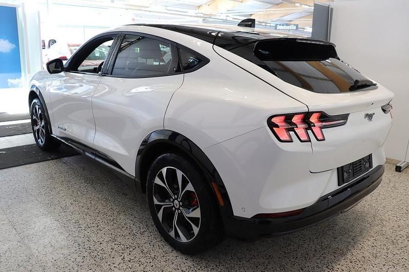 Käytetty Ford Mustang Mach-E Premium 197 kW (268 HP) 2023 Valkoinen Katumaasturi