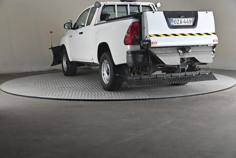 Käytetty Toyota HiLux Life 150 HP (110 kW) 2020 Nouto