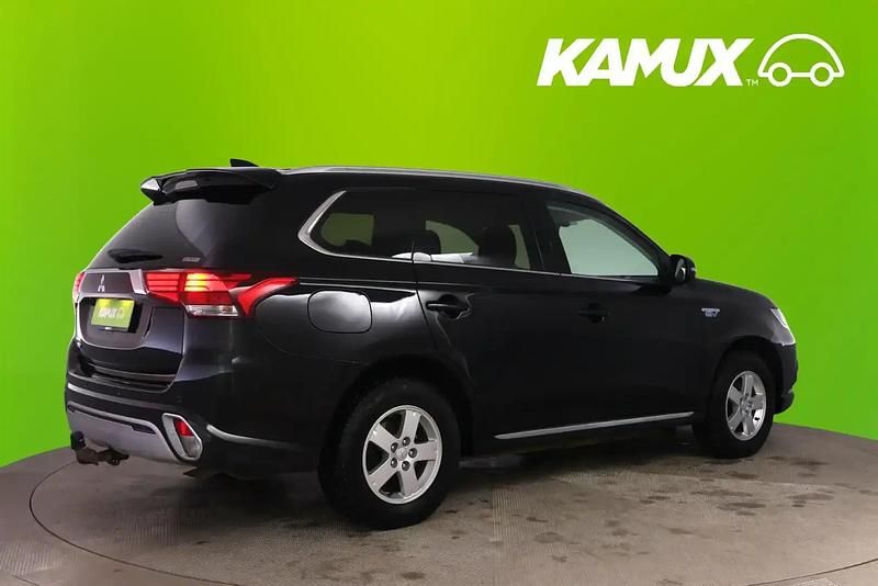 Käytetty Mitsubishi Outlander P-HEV Invite 135 HP (99 kW) 2020 Musta Katumaasturi