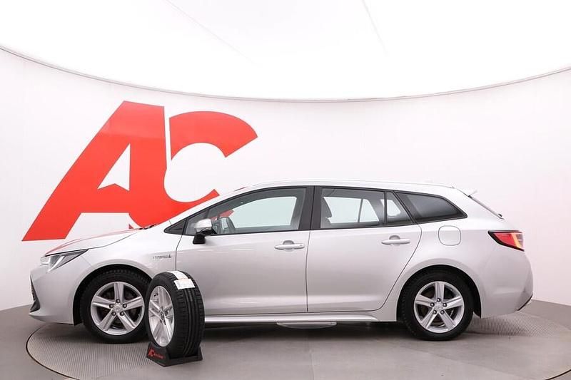 Käytetty Toyota Corolla Active 122 HP (89 kW) 2022 1f7 hopea Farmari