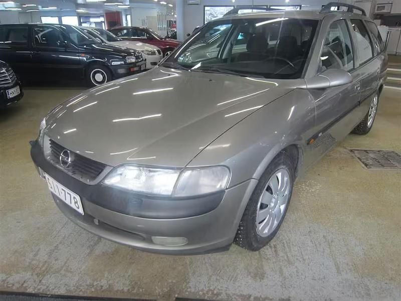 Harmaa Käytetty 1998 Opel Vectra Farmari | 3 700 € - Kuva 1/4