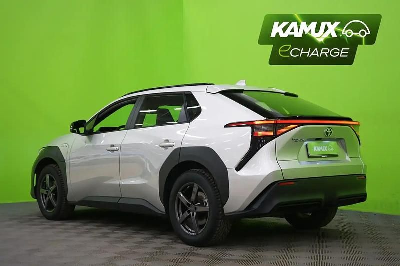 Käytetty Toyota bZ4X Active 2023 Hopea / harmaa Katumaasturi