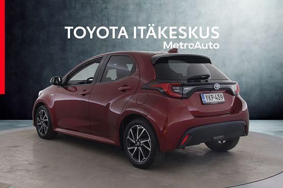 Käytetty Toyota Yaris Style 114 HP (83 kW) 2020 Punainen Viistoperä