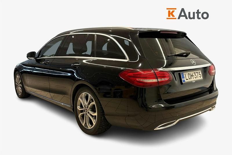 Käytetty Mercedes C180 Avantgarde 156 HP (114 kW) 2018 Musta Farmari