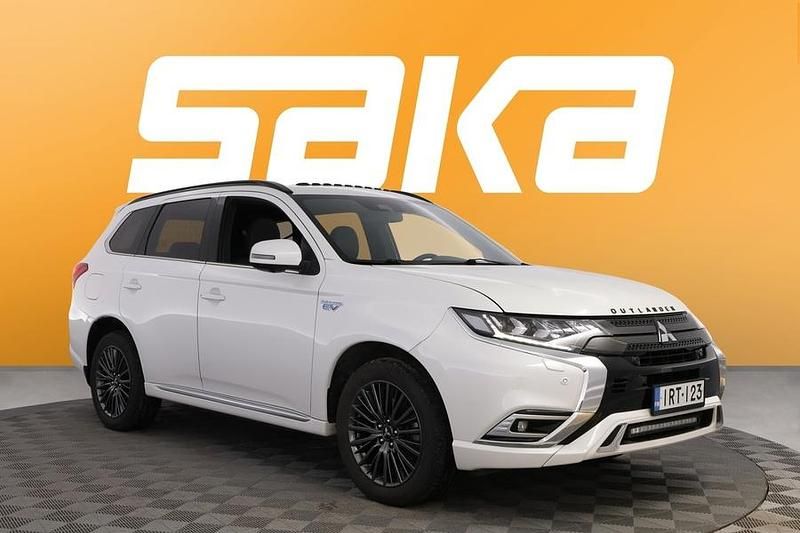 Käytetty Mitsubishi Outlander P-HEV Edition 224 HP (164 kW) 2020 Katumaasturi