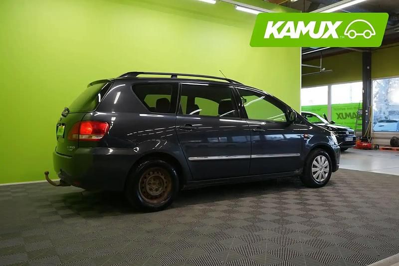 Käytetty Toyota Avensis Verso 150 HP (110 kW) 2003 Hopea / harmaa Tila-auto