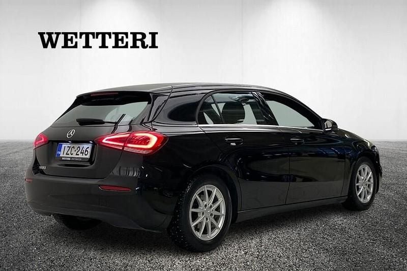 Käytetty Mercedes A180 Business 136 HP (100 kW) 2020 Musta Viistoperä